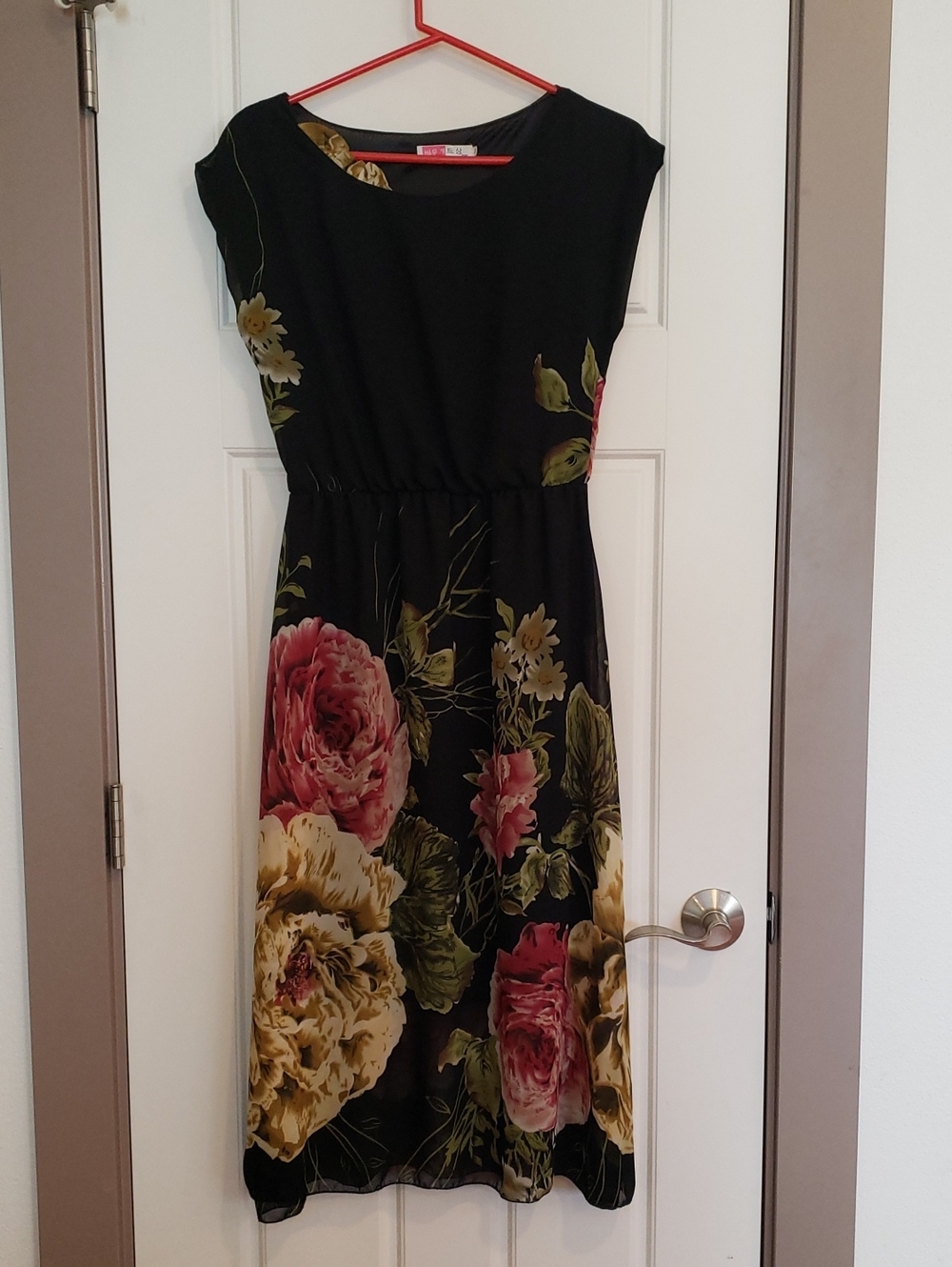 Women's Medium Black Dress with Dramatic Pink and Yellow Roses